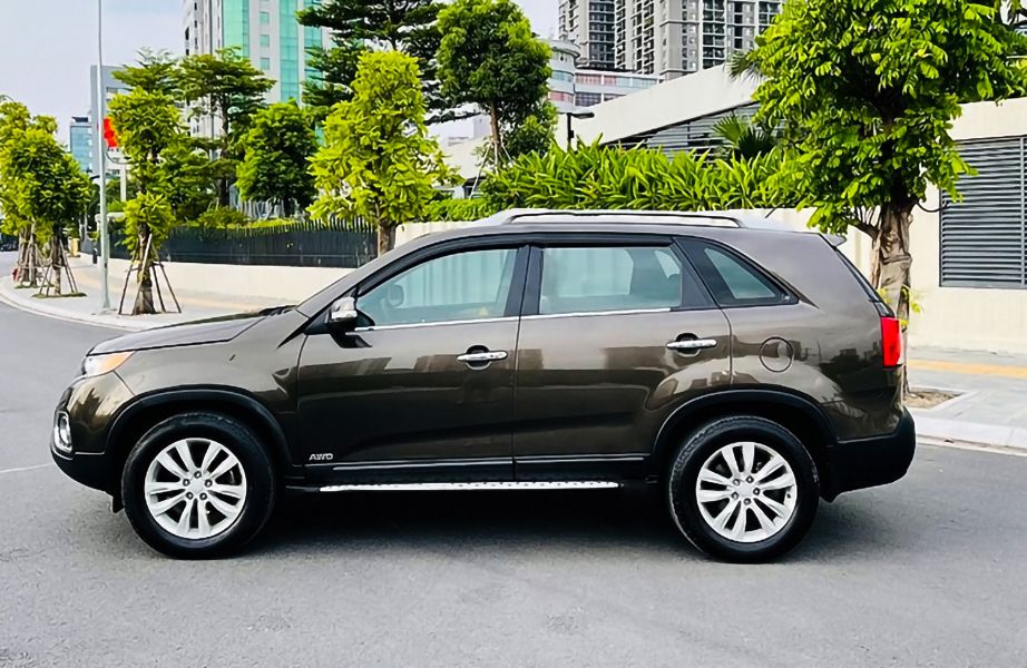 Kia Sorento   GAT 2.4L 4WD  2014 - Cần bán Kia Sorento GAT 2.4L 4WD đời 2014, màu nâu, giá 615tr