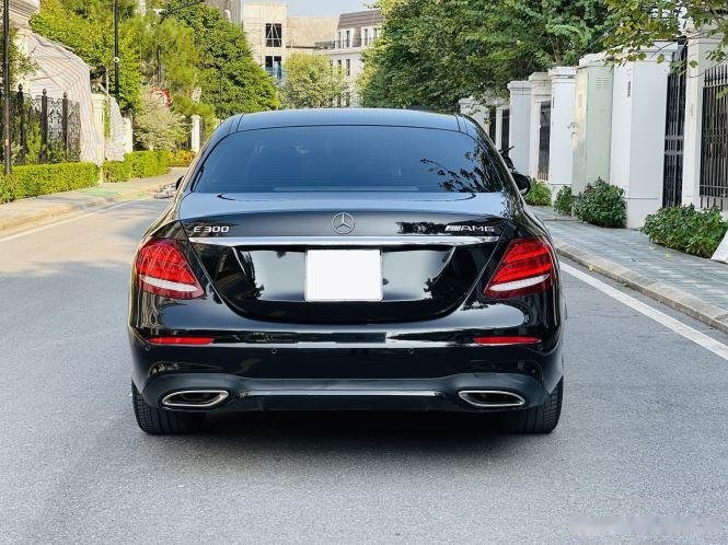 Mercedes-Benz E300 AMG 2019 - Cần bán xe Mercedes E300 AMG đời 2019, màu đen