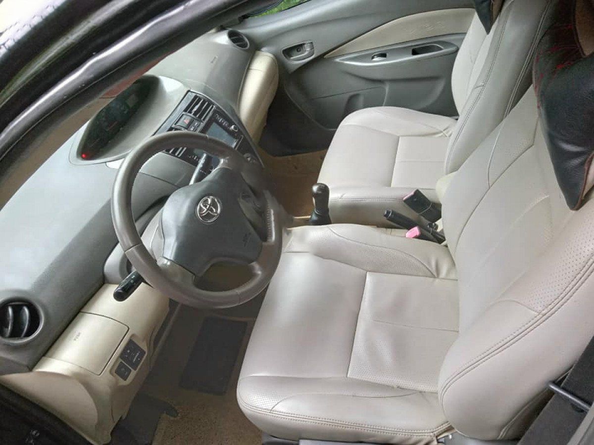 Toyota Vios 2012 - Cần bán lại xe Toyota Vios năm sản xuất 2012, màu đen