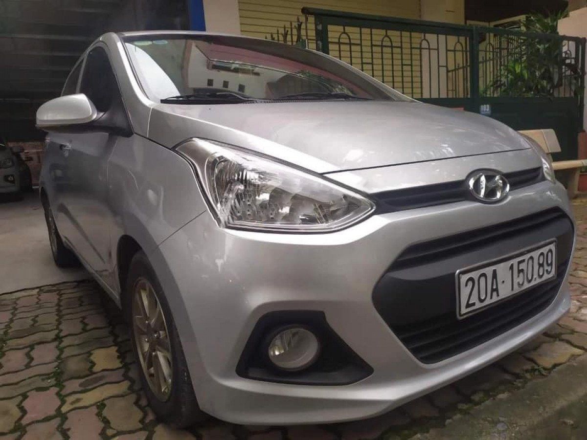 Hyundai Grand i10 2015 - Cần bán gấp Hyundai Grand i10 sản xuất năm 2015, màu bạc, nhập khẩu