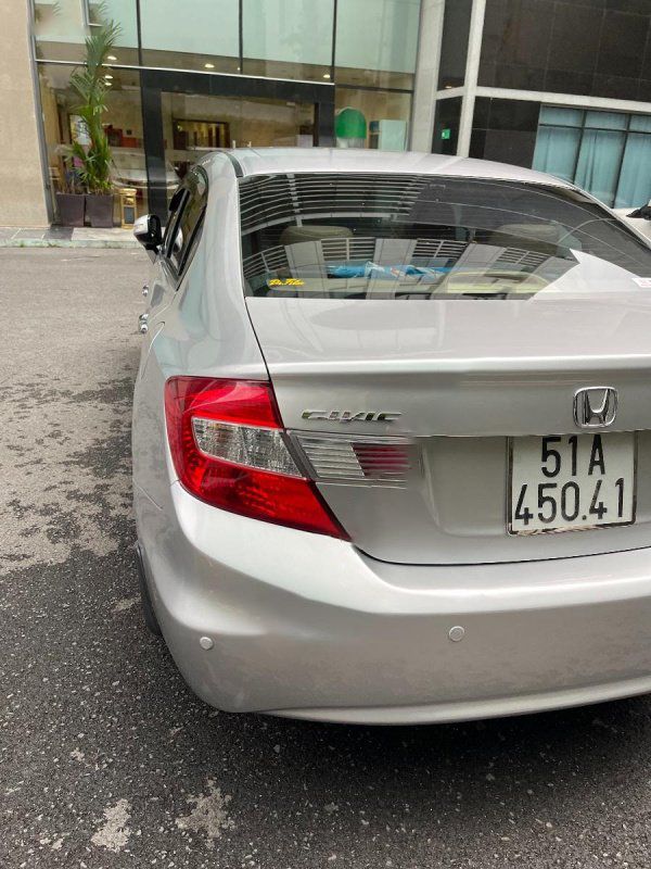 Honda Civic 2013 - Cần bán gấp Honda Civic 2013, màu bạc, 415tr