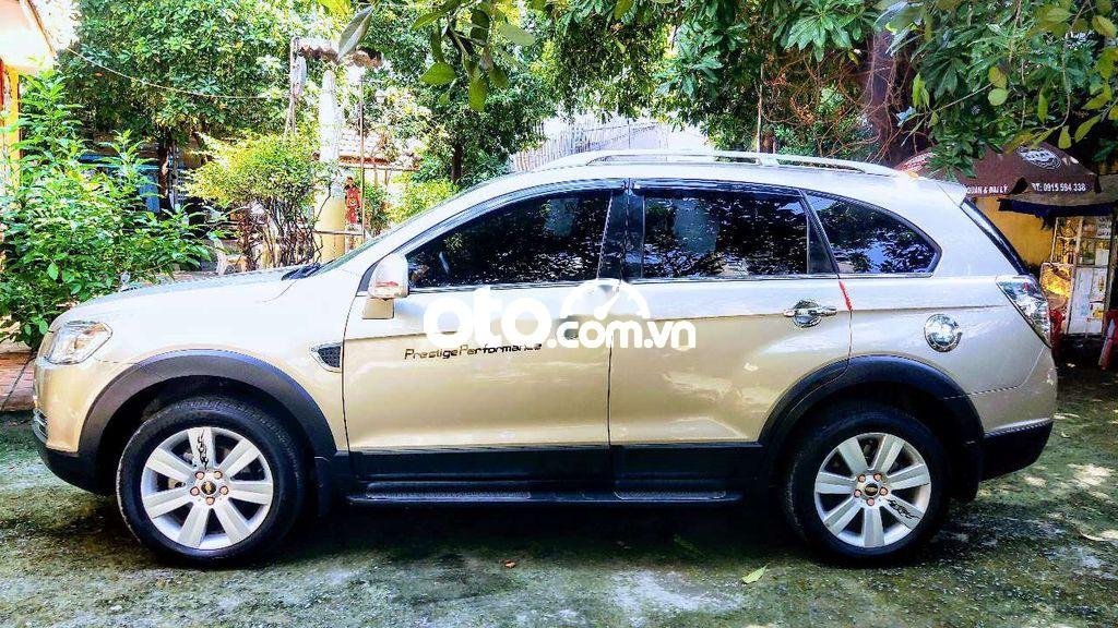 Chevrolet Captiva 2011 - Cần bán Chevrolet Captiva năm sản xuất 2011, màu bạc