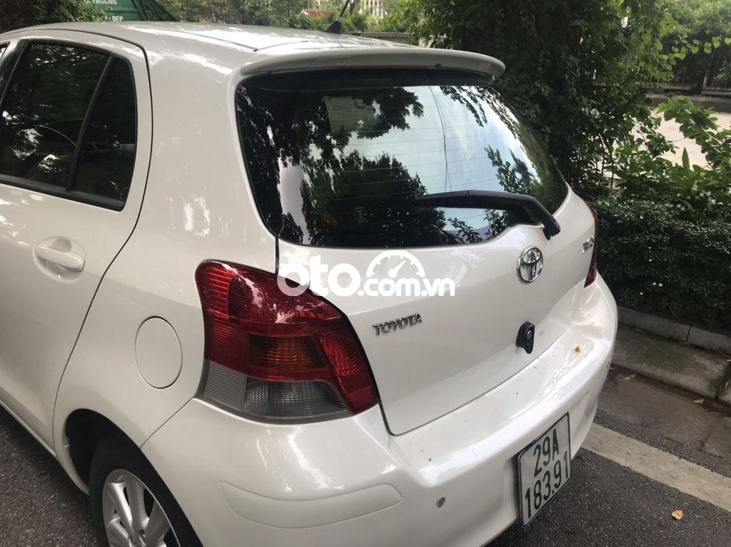 Toyota Yaris 2010 - Cần bán xe Toyota Yaris năm sản xuất 2010, màu trắng, nhập khẩu nguyên chiếc còn mới, 345tr