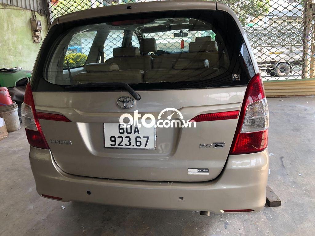 Toyota Innova 2015 - Cần bán lại xe Toyota Innova sản xuất năm 2015 giá cạnh tranh