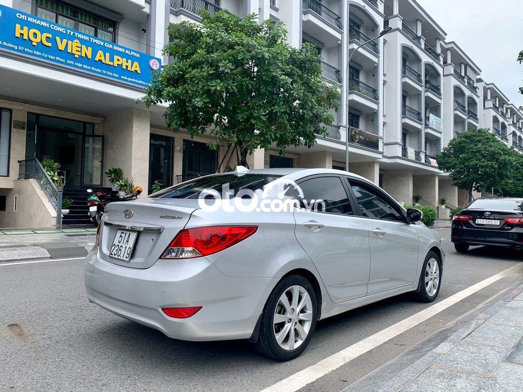 Hyundai Accent 2011 - Cần bán gấp Hyundai Accent đời 2011, màu bạc, nhập khẩu 