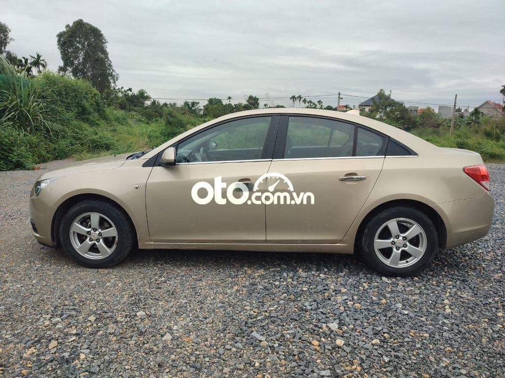 Chevrolet Cruze 2011 - Cần bán gấp Chevrolet Cruze sản xuất 2011