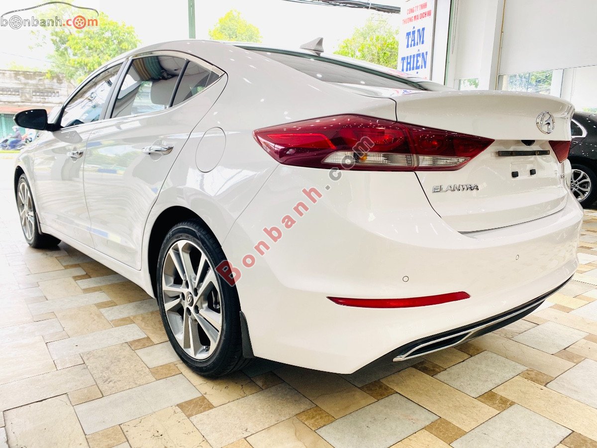 Hyundai Elantra   2.0AT  2017 - Bán Hyundai Elantra 2.0AT sản xuất năm 2017, màu trắng xe gia đình, giá chỉ 545 triệu