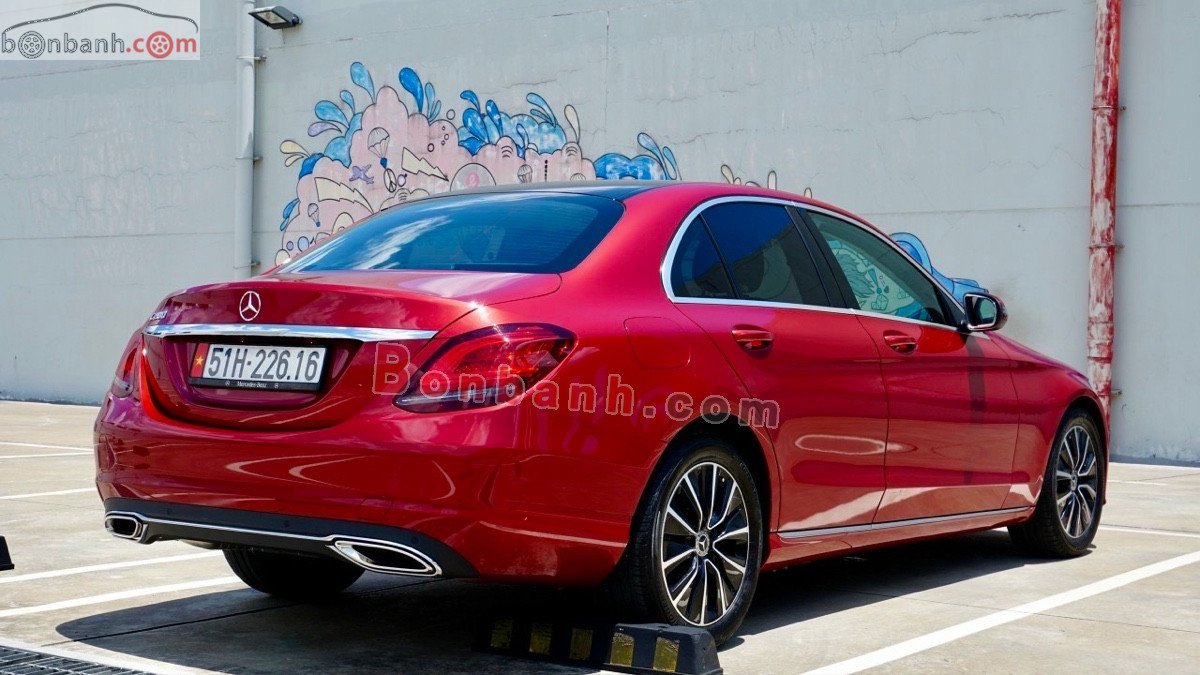 Mercedes-Benz C200 2019 - Bán xe Mercedes C200 đời 2019, màu đỏ