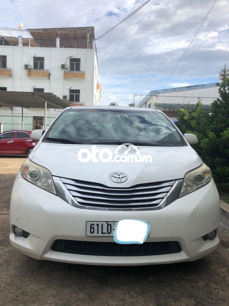 Toyota Sienna 2012 - Cần bán lại xe Toyota Sienna đời 2012, màu trắng, nhập khẩu