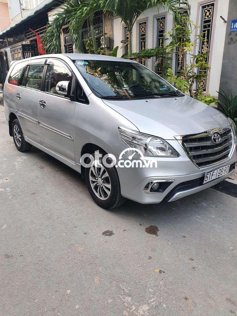 Toyota Innova 2015 - Cần bán Toyota Innova sản xuất năm 2015, màu bạc