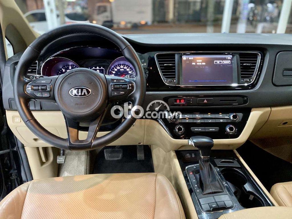 Kia Sedona 2018 - Bán ô tô Kia Sedona năm 2018, 825 triệu