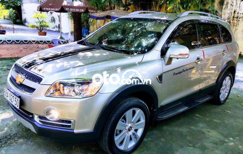 Chevrolet Captiva 2011 - Cần bán Chevrolet Captiva năm sản xuất 2011, màu bạc