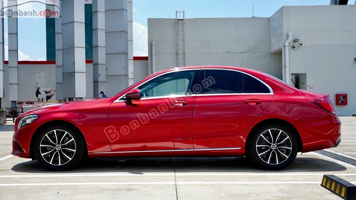 Mercedes-Benz C200 2019 - Bán xe Mercedes C200 đời 2019, màu đỏ