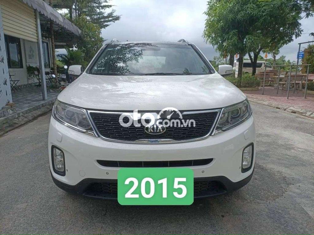 Kia Sorento 2015 - Cần bán gấp Kia Sorento đời 2015, màu trắng còn mới, 650tr