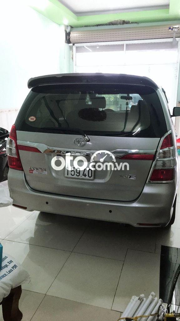 Toyota Innova 2015 - Cần bán Toyota Innova sản xuất năm 2015, màu bạc còn mới, 375tr