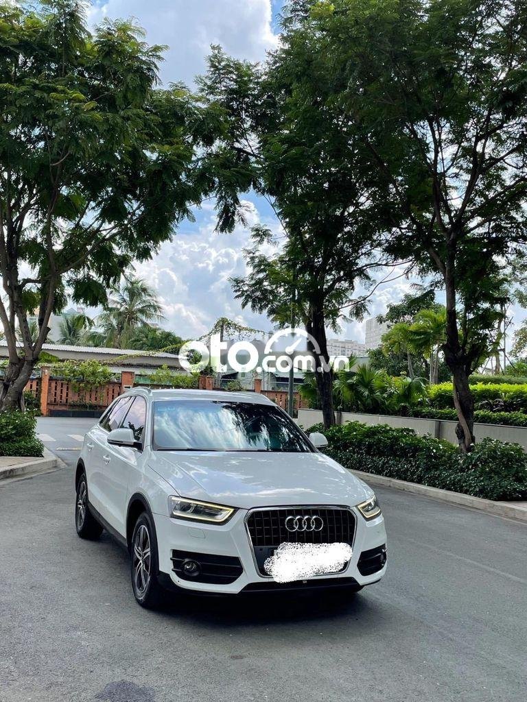 Audi Q3    2013 - Bán Audi Q3 năm 2013, màu trắng còn mới