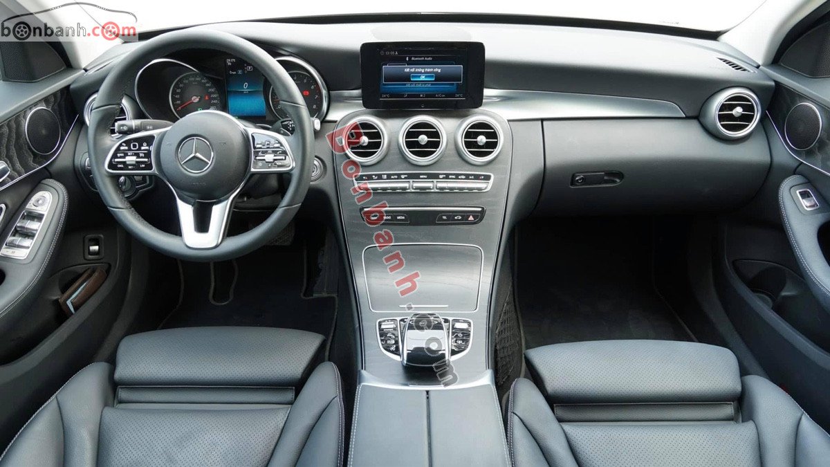 Mercedes-Benz C200 2019 - Bán xe Mercedes C200 đời 2019, màu đỏ