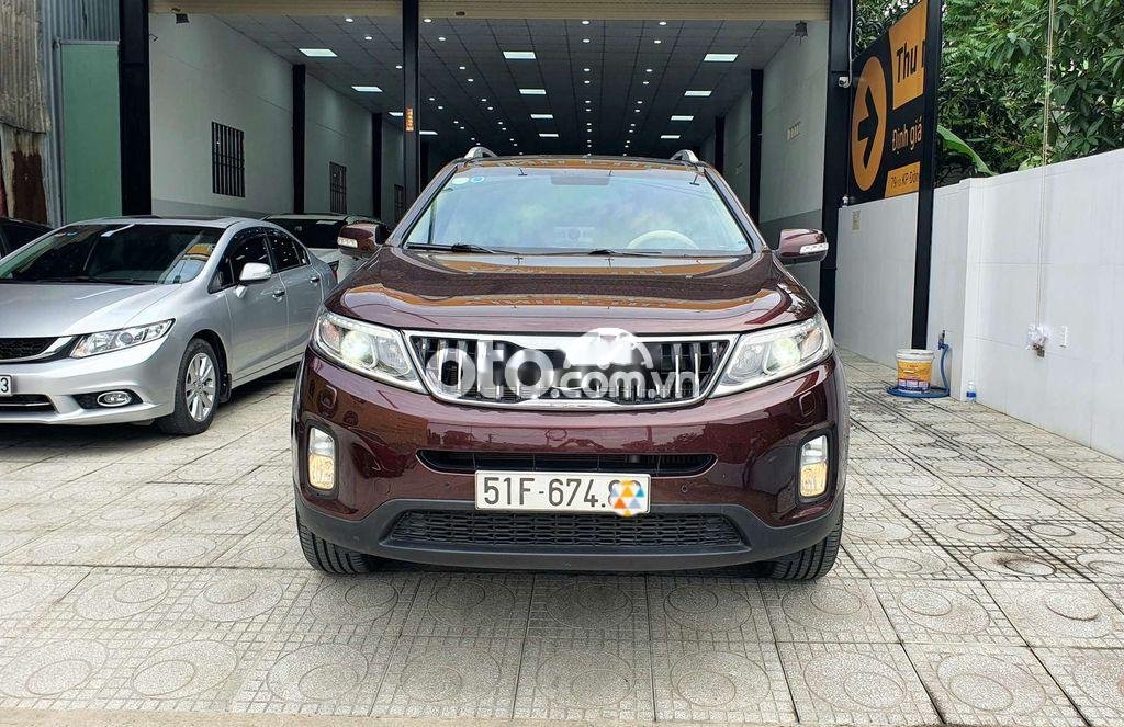 Kia Sorento 2016 - Cần bán lại xe Kia Sorento đời 2016, màu đỏ, giá 685tr