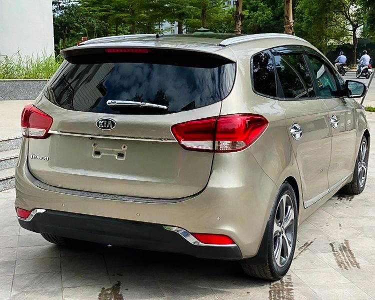 Kia Rondo   2.0 GATH  2015 - Bán Kia Rondo 2.0 GATH đời 2015, màu nâu còn mới, giá 480tr