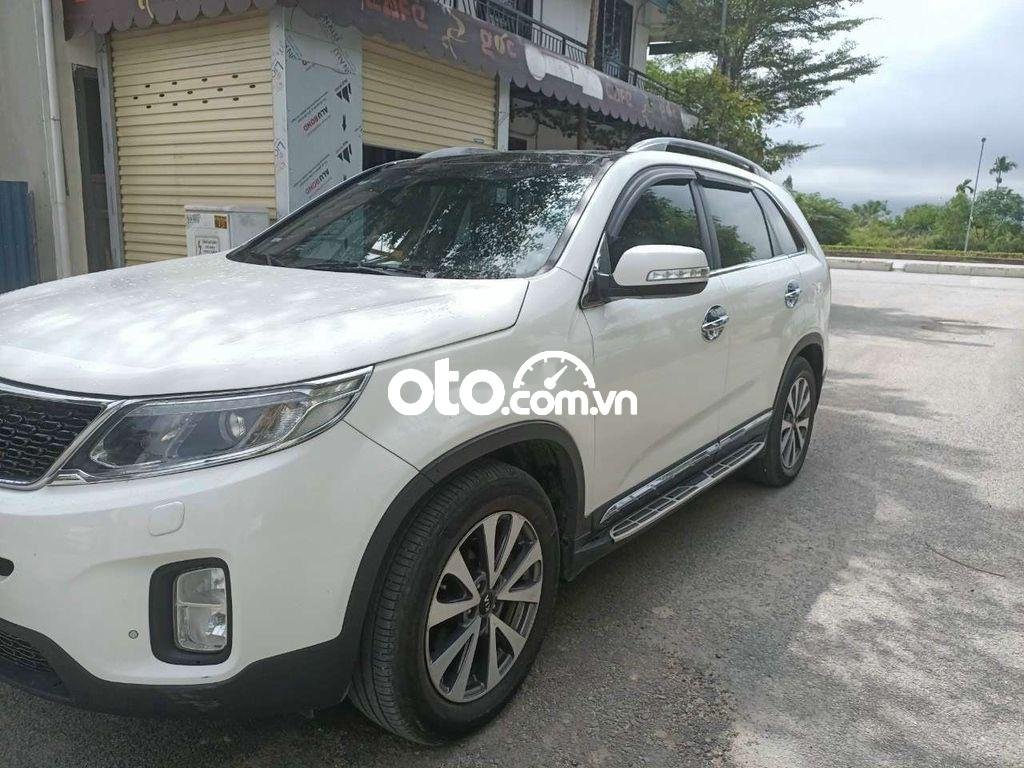 Kia Sorento 2015 - Cần bán gấp Kia Sorento đời 2015, màu trắng còn mới, 650tr