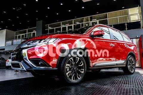 Mitsubishi Stavic      2021 - Bán ô tô Mitsubishi Outlander sản xuất năm 2021, màu đỏ