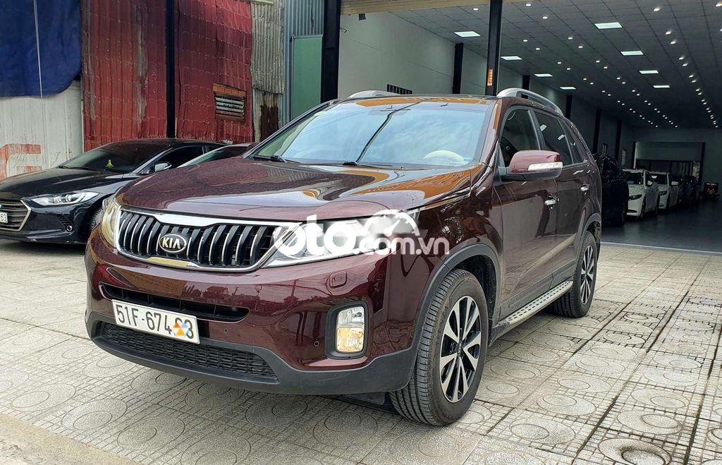 Kia Sorento 2016 - Cần bán lại xe Kia Sorento đời 2016, màu đỏ, giá 685tr