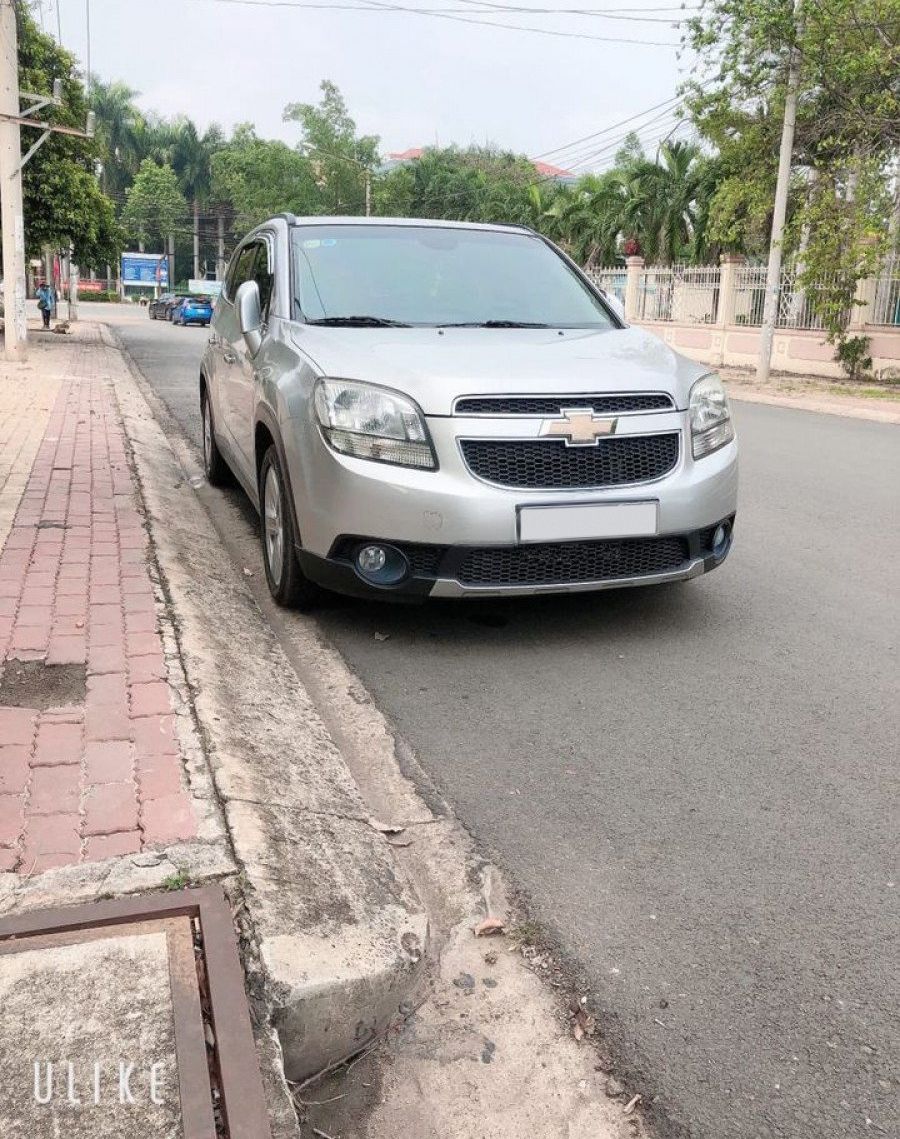 Chevrolet Orlando   LT 1.8 MT  2012 - Bán ô tô Chevrolet Orlando LT 1.8 MT sản xuất năm 2012, màu bạc 