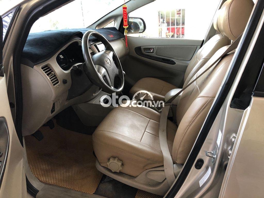 Toyota Innova 2015 - Cần bán lại xe Toyota Innova sản xuất năm 2015 giá cạnh tranh