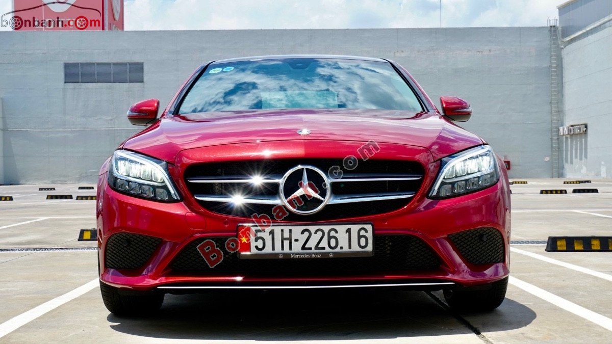 Mercedes-Benz C200 2019 - Bán xe Mercedes C200 đời 2019, màu đỏ