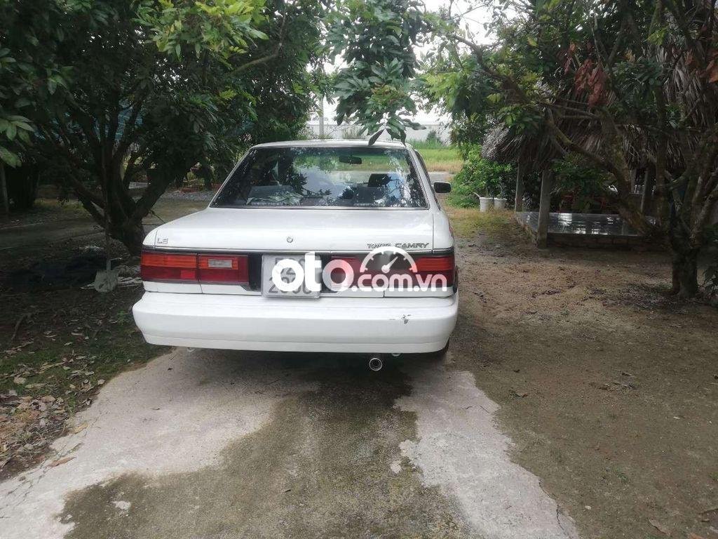 Toyota Camry     1988 - Bán xe Toyota Camry đời 1988, màu trắng, xe nhập