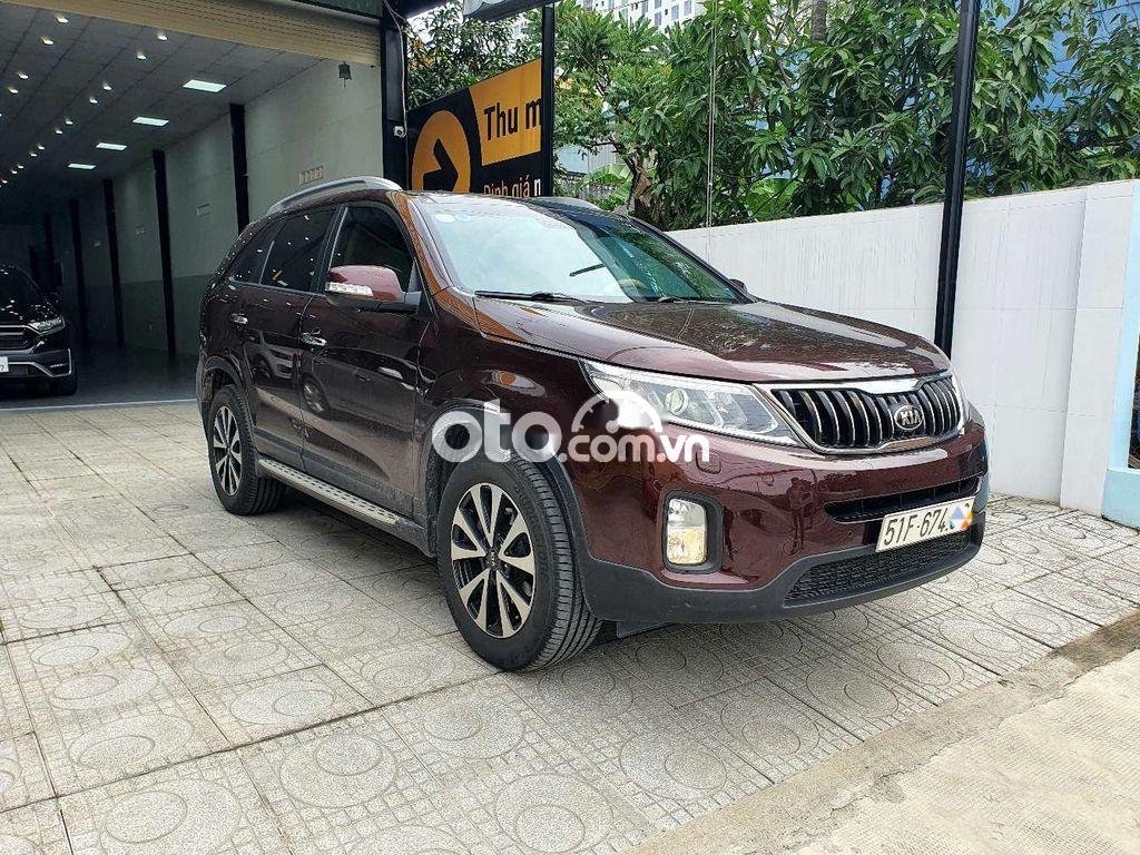 Kia Sorento 2016 - Cần bán lại xe Kia Sorento đời 2016, màu đỏ, giá 685tr