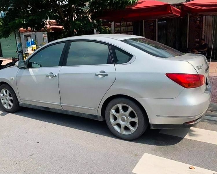 Nissan Bluebird 2009 - Cần bán gấp Nissan Bluebird năm 2009, màu bạc, nhập khẩu nguyên chiếc còn mới