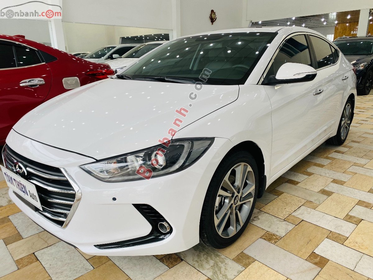 Hyundai Elantra   2.0AT  2017 - Bán Hyundai Elantra 2.0AT sản xuất năm 2017, màu trắng xe gia đình, giá chỉ 545 triệu