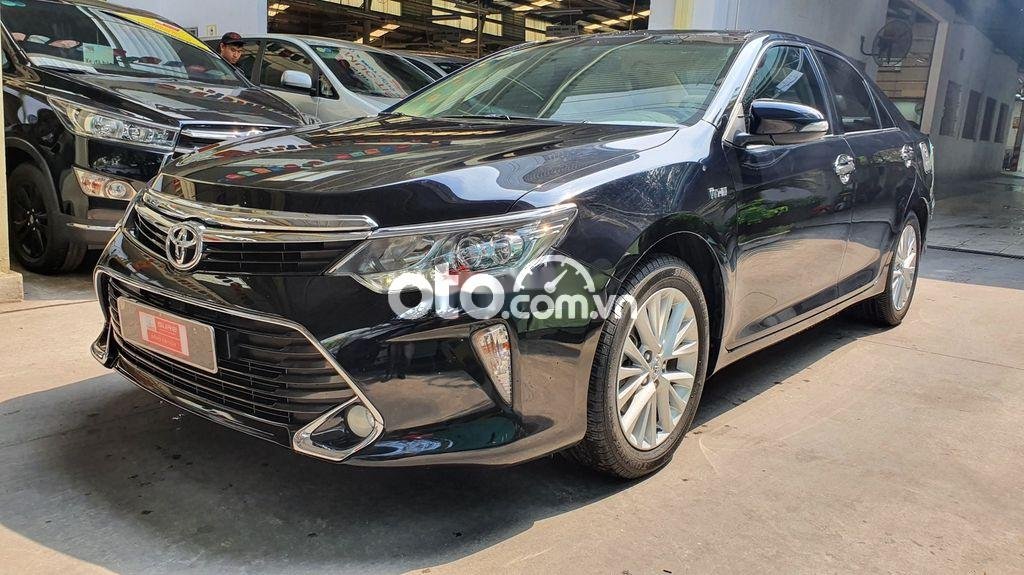 Toyota Camry 2019 - Bán ô tô Toyota Camry năm 2019, màu đen còn mới