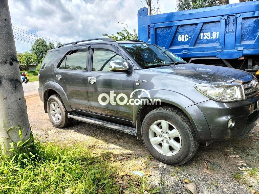 Toyota Fortuner 2010 - Cần bán xe Toyota Fortuner sản xuất năm 2010, màu xám còn mới giá cạnh tranh