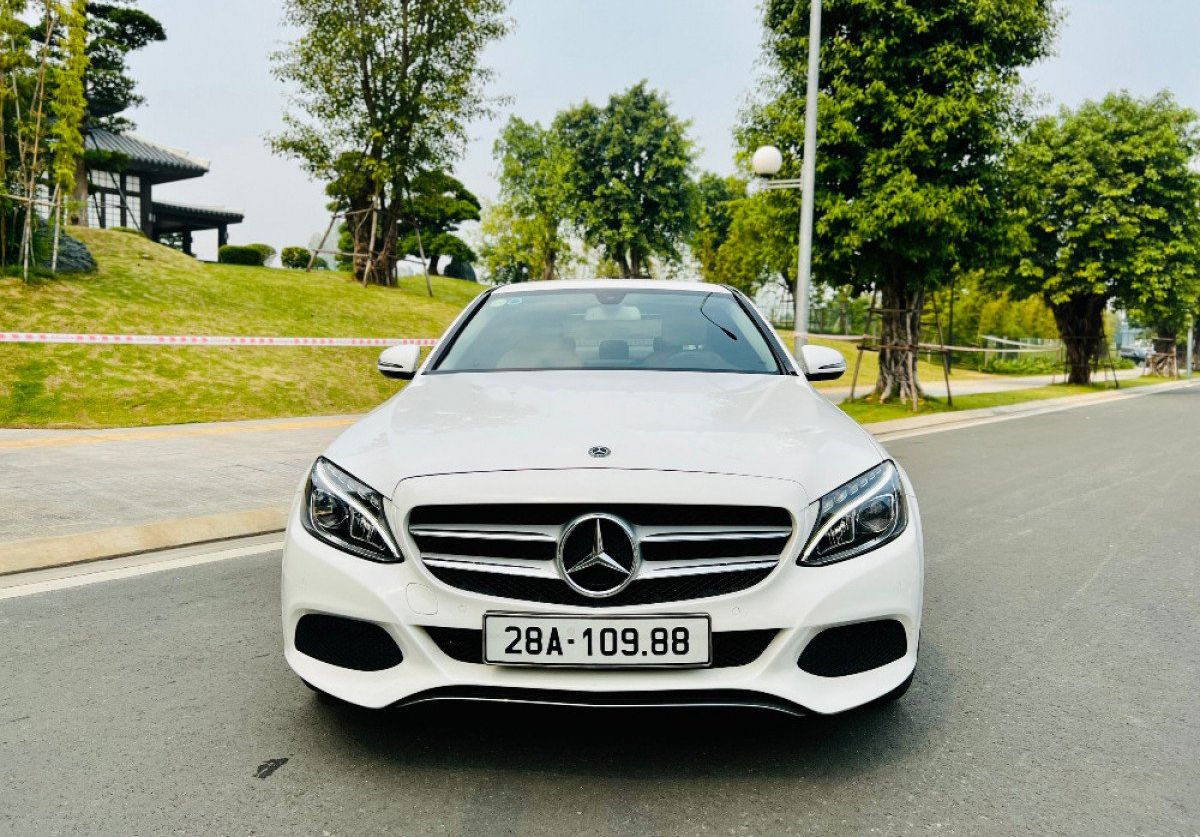 Mercedes-Benz C200 2018 - Bán Mercedes C200 đời 2018, màu trắng