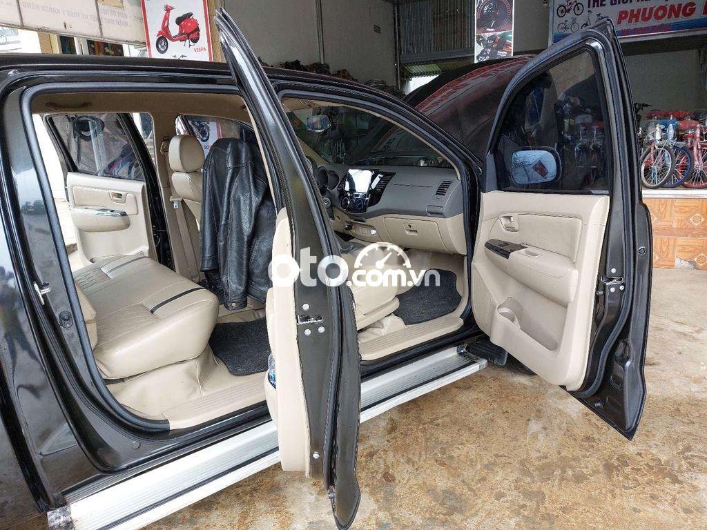 Toyota Hilux 2011 - Cần bán xe Toyota Hilux đời 2011, màu đen, nhập khẩu  