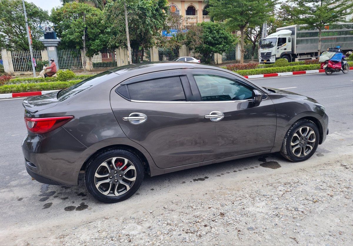 Mazda 2   1.5 AT  2016 - Cần bán lại xe Mazda 2 1.5 AT năm sản xuất 2016, màu xám