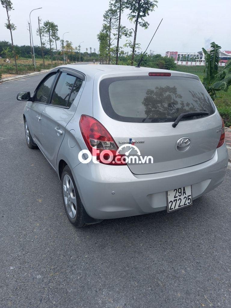 Hyundai i20  AT 2011 - Bán Hyundai i20 AT sản xuất 2011, màu bạc, nhập khẩu  