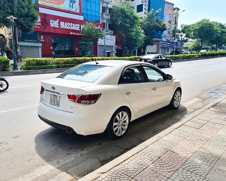 Kia Forte   1.6AT  2011 - Bán Kia Forte 1.6AT năm 2011, màu trắng