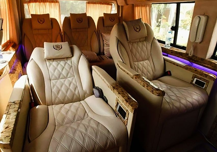 Toyota Hiace   Limousine 2013 - Bán xe Toyota Hiace Limousine đời 2013, màu trắng, nhập khẩu nguyên chiếc, 598 triệu
