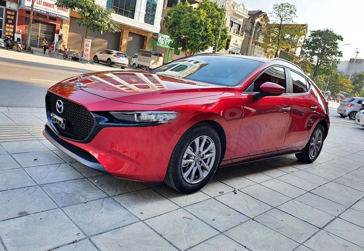 Mazda 3 1.5 Luxury 2020 - Cần bán lại xe Mazda 3 1.5 Luxury 2020, màu đỏ, giá chỉ 675 triệu