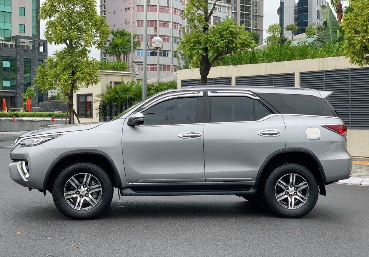 Toyota Fortuner   2.4G 4x2 AT 2019 - Bán Toyota Fortuner 2.4G 4x2 AT đời 2019, màu bạc, nhập khẩu nguyên chiếc chính chủ