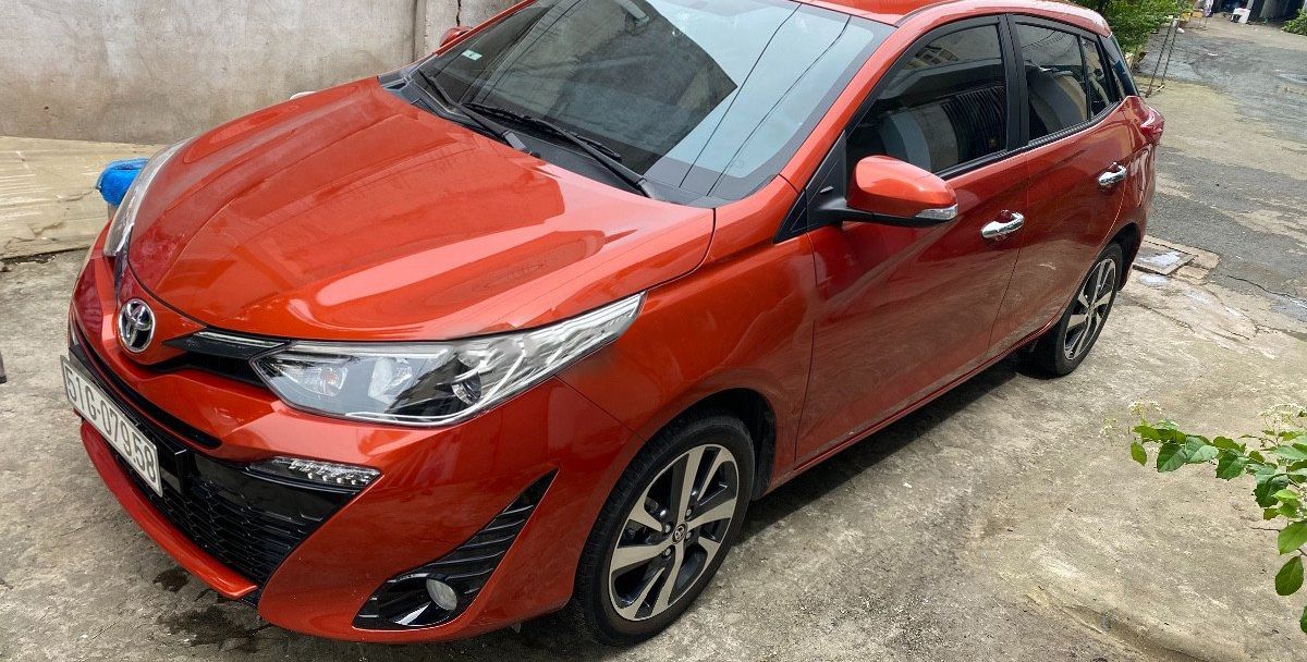 Toyota Yaris 2018 - Cần bán gấp Toyota Yaris năm sản xuất 2018, màu đỏ, nhập khẩu nguyên chiếc