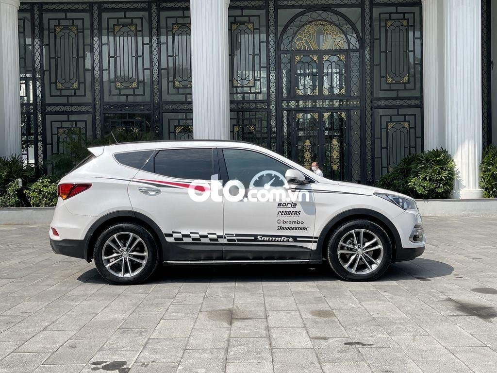 Hyundai Santa Fe   2018 - Cần bán lại xe Hyundai Santa Fe sản xuất năm 2018, màu trắng, giá chỉ 925 triệu