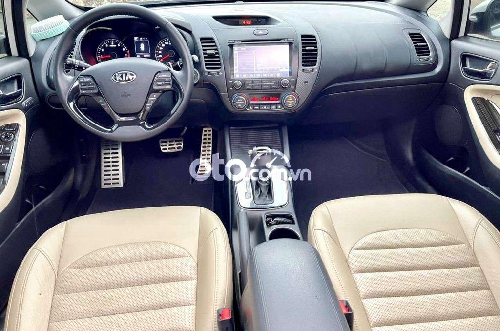 Kia Cerato 2018 - Cần bán lại xe Kia Cerato năm 2018, màu trắng, xe nhập