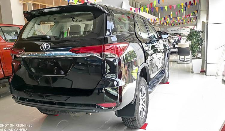 Toyota Fortuner 2020 - Cần bán xe Toyota Fortuner đời 2020, màu đen