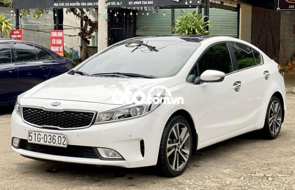 Kia Cerato 2018 - Cần bán lại xe Kia Cerato năm 2018, màu trắng, xe nhập