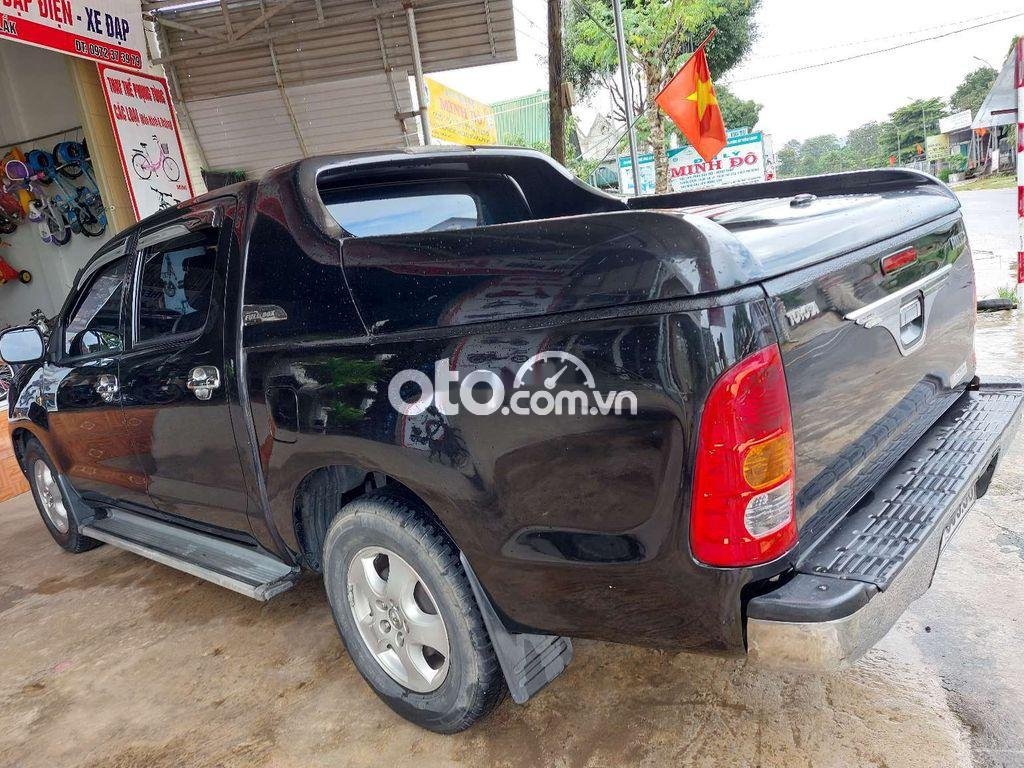 Toyota Hilux 2011 - Cần bán xe Toyota Hilux đời 2011, màu đen, nhập khẩu  