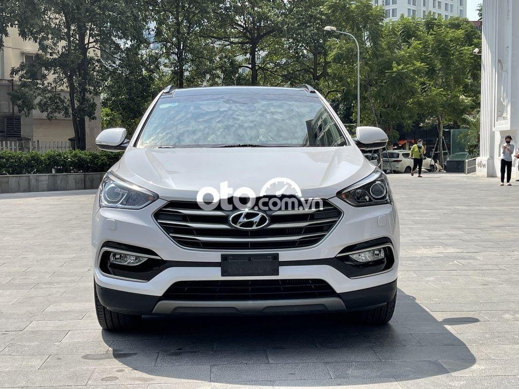 Hyundai Santa Fe   2018 - Cần bán lại xe Hyundai Santa Fe sản xuất năm 2018, màu trắng, giá chỉ 925 triệu